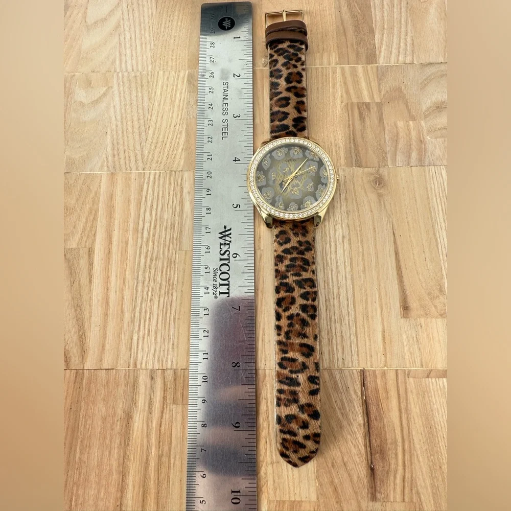 Guess ladies gold tone leopard print watch NEW BATTERY